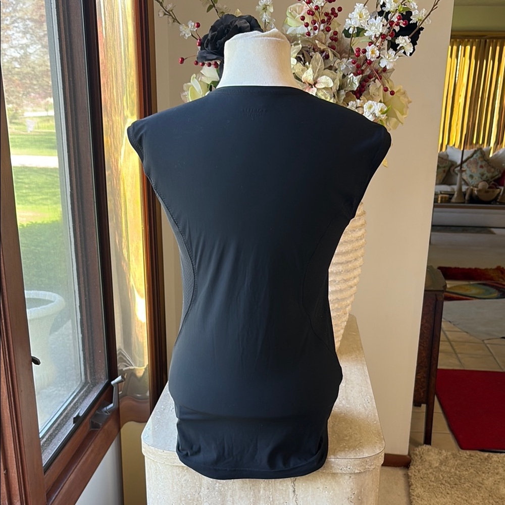 NWOT Athleta Black Fitted Sleeveless athletic top. Measurements and photos. - Picture 3 of 13